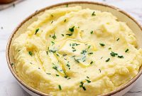 How to Make Perfect Creamy Homemade Mashed Potatoes