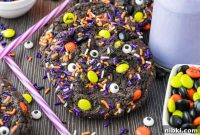 Spooky Halloween Cookie Recipes and Decorating Ideas
