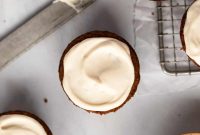 Maple Cream Cheese Frosting Recipe for Cakes and Cupcakes