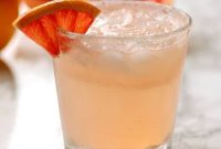 How to Make a Paloma Cocktail with Tequila and Grapefruit