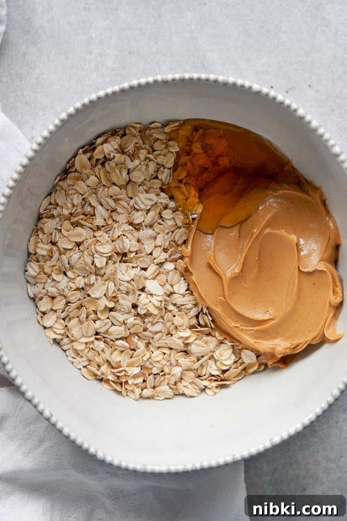 No-Bake Peanut Butter Oatmeal Protein Bites 4 ingredients in 3 ingredient peanut butter oatmeal balls