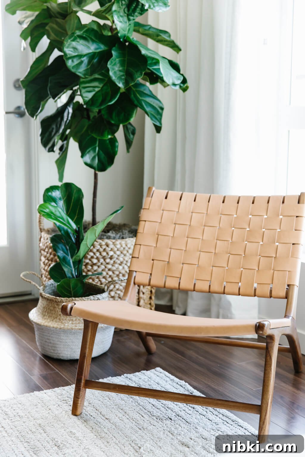 Modern Minimalist Living Room Makeover with Havenly 4 Take a tour of my modern and minimalist living room. My interior design style is a blend of minimalism, mid-century modern, Scandinavian and SoCal vibes.