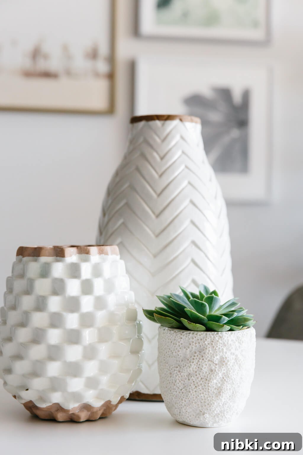Modern Minimalist Living Room Makeover with Havenly 8 Take a tour of my modern and minimalist living room. My interior design style is a blend of minimalism, mid-century modern, Scandinavian and SoCal vibes.