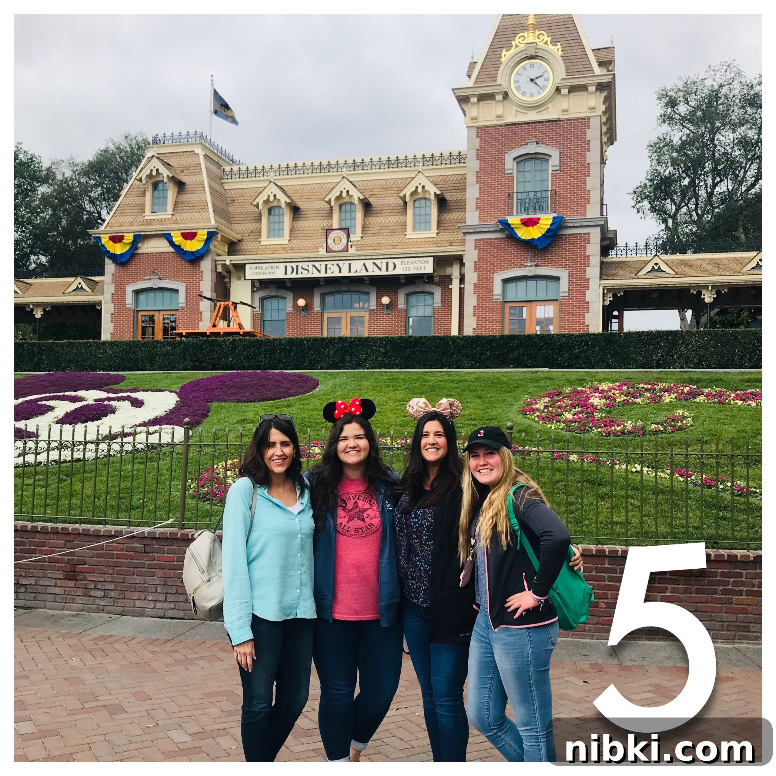 7 Disneyland Secrets You Never Knew 14 Plant area with family in Disneyland