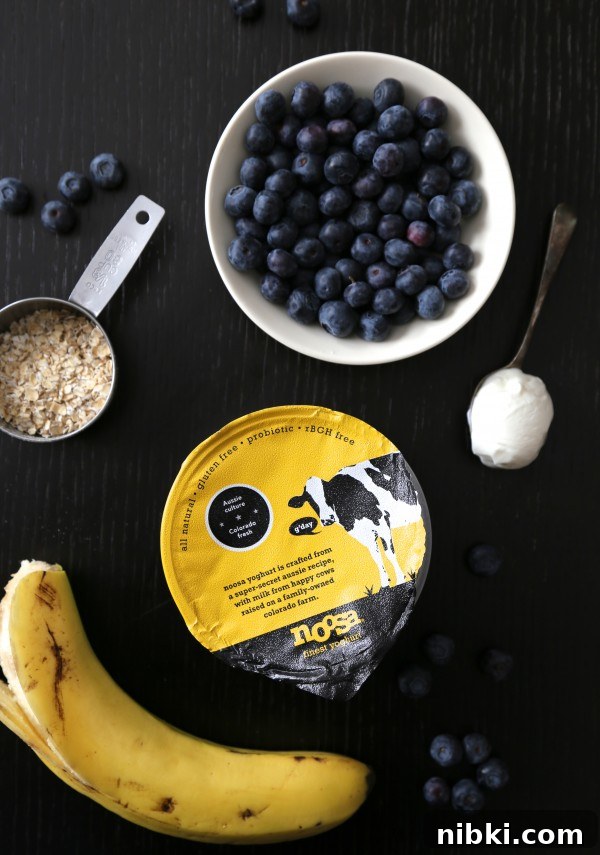 blueberry lemon oat smoothie with blueberry streusel topping 