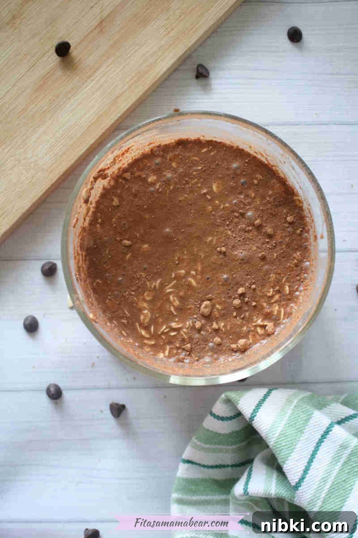 Dairy-Free High-Protein Chocolate Overnight Oats 5 Large bowl with chocolate protein overnight oats with chocolate chips around it.